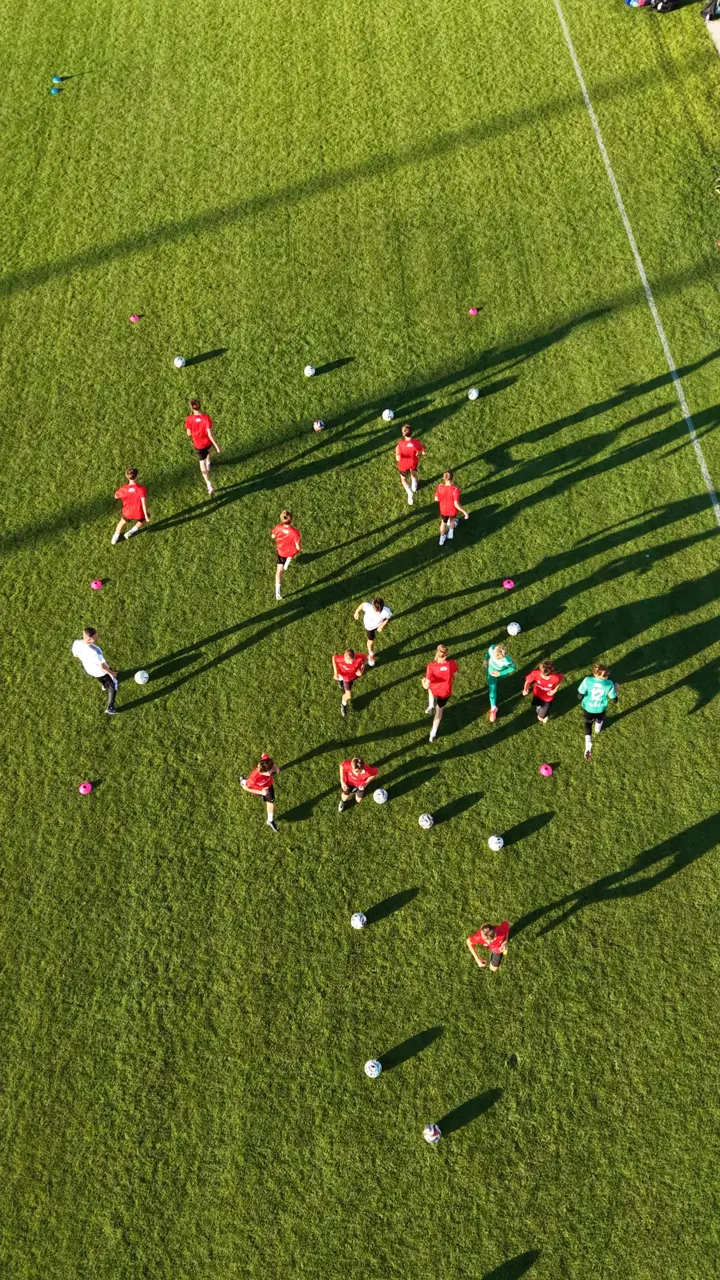 Zajęcia na boisku podczas współpracy z MKL SEMP Siedlce.